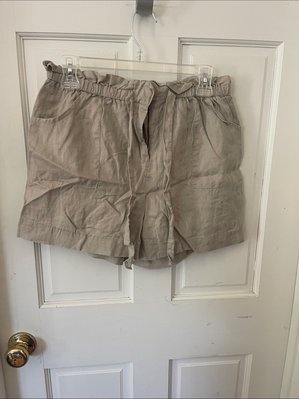 St. Tropez Linen-Blend High Waist Shorts in Taupe